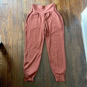 Old Navy active high rise joggers! Size small women’s  ⭐️